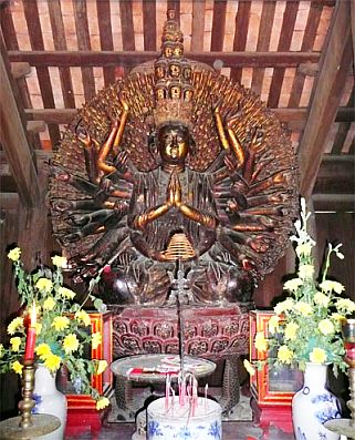 Ve doc dao cua tuong phat nghin mat nghin tay